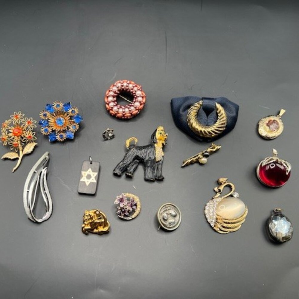 New Year's Eve Show Bundles - Pick 1 Beauty Bundle and get TWO Jewelry Items! - Picture 14 of 14